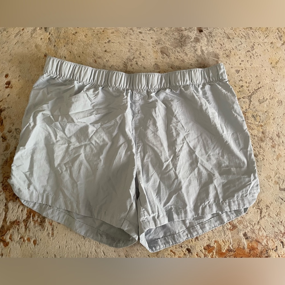 Columbia Water shorts size Medium light grey